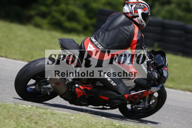 /Archiv-2024/29 12.06.2024 MOTO.CH Track Day ADR/Gruppe blau/42